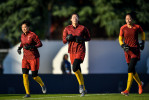 中国女足的姑娘们来到雷恩赛区训练场展开抵达后的首堂场地训练课